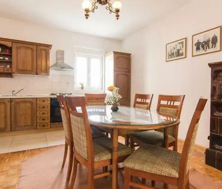 Apartman Lovre Апартаменты *